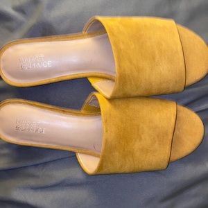 Selling Market & Spruce flats size 9.